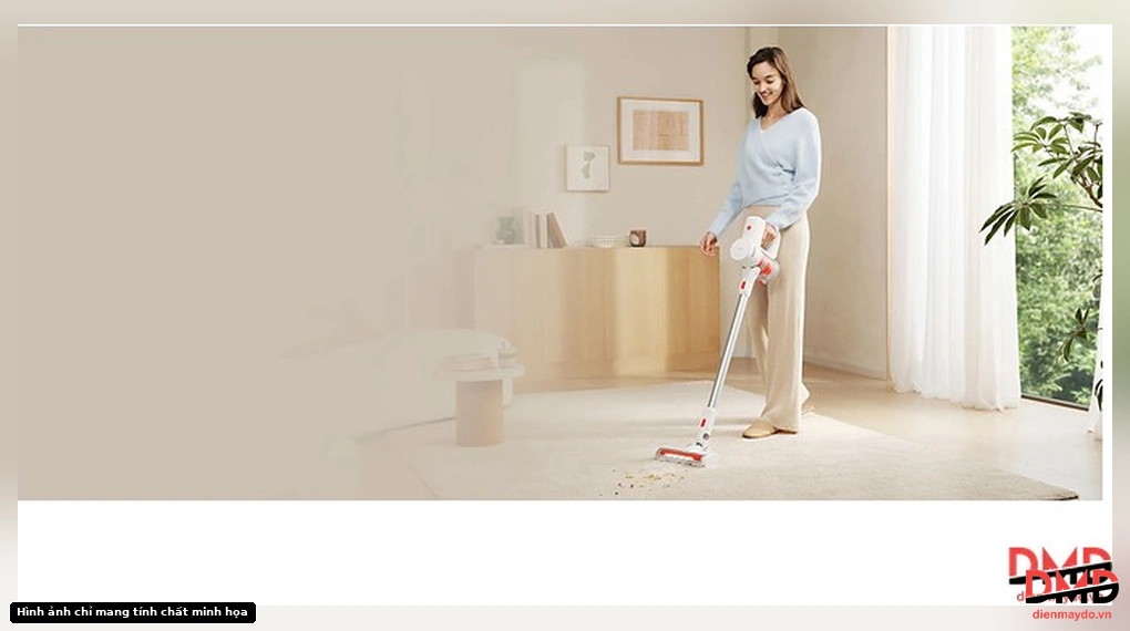 Woman using Máy hút bụi Xiaomi Vacuum Cleaner G20 Lite on a rug in a living room
