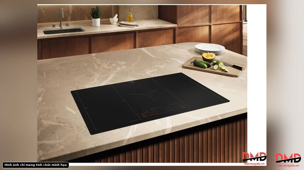 Hình ảnh Bếp từ 5 vùng nấu Electrolux KIS87553IT được lắp đặt âm trên bàn bếp đảo
