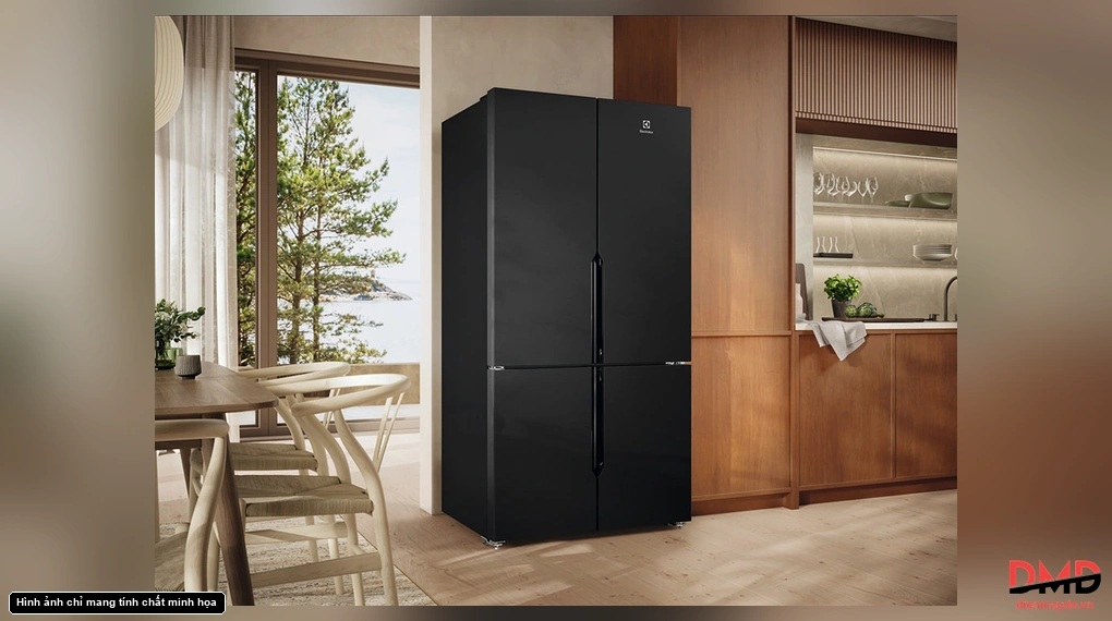 Tủ lạnh Multi Door màu đen trong phòng bếp