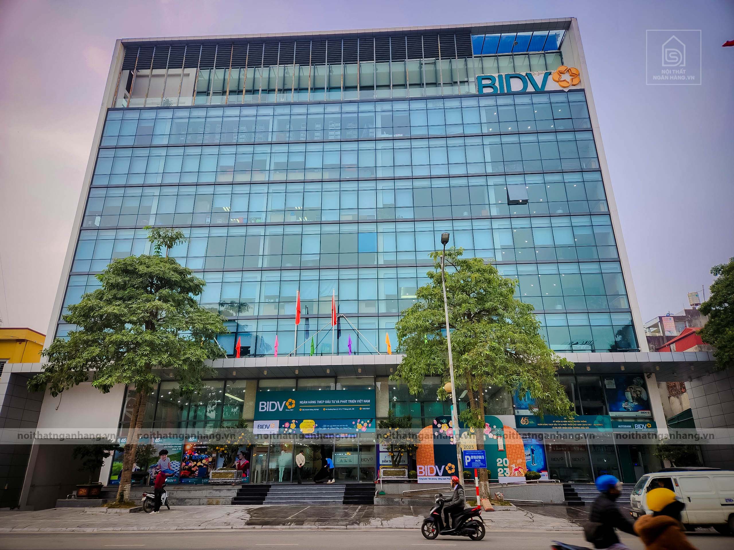 Biển bảng quảng cáo nhận diện thương hiệu theo tiêu chuẩn vật liệu 3M Chi nhánh BIDV Đông Hà Nội