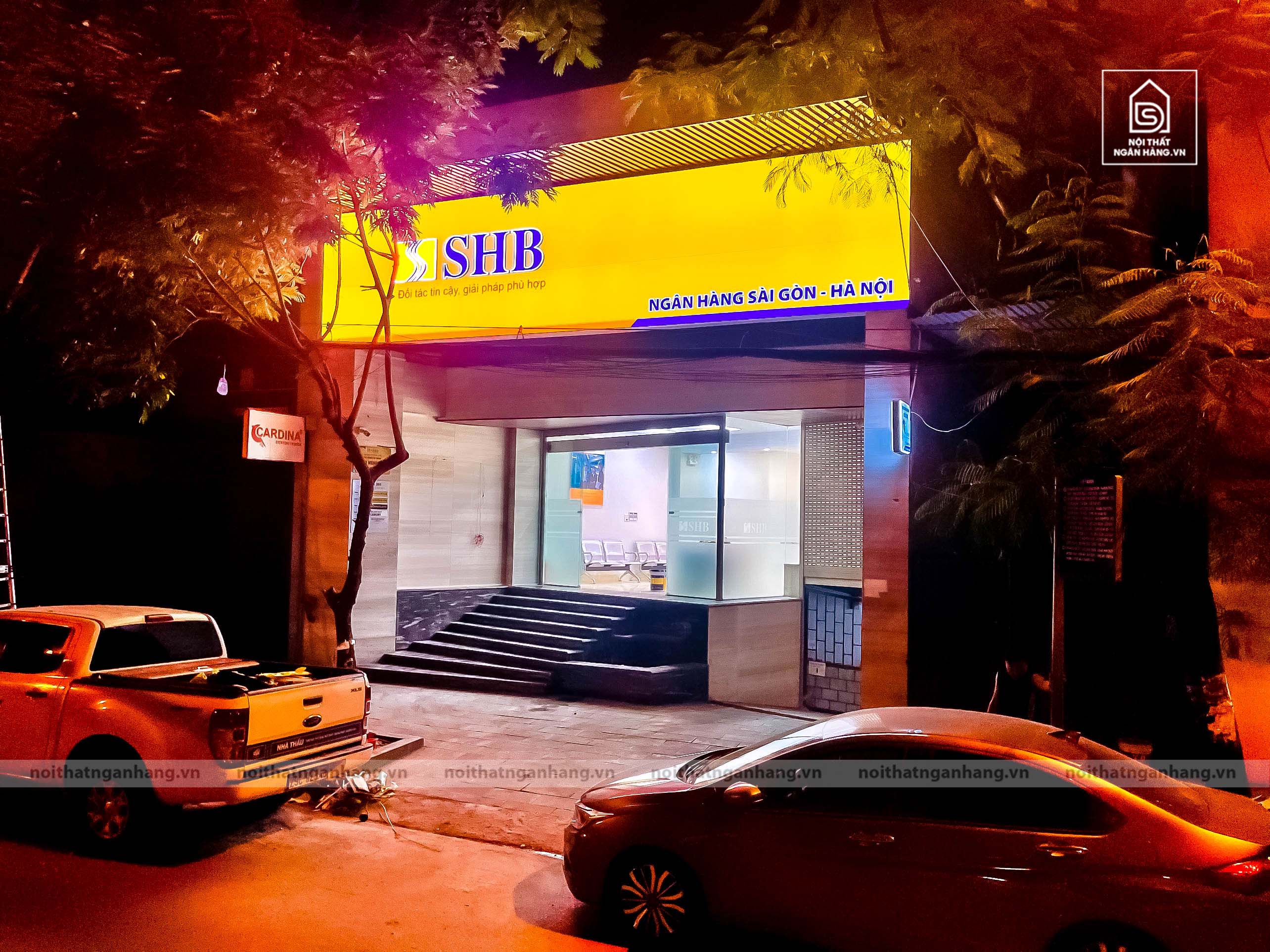 SHB một thương hiệu ngân hàng tư nhân lớn tiếp tục lựa chọn noithatnganhang.vn là nhà cung cấp chiến lược cho hạng mục biển bảng nhận diện thương hiệu indoor và outdoor.