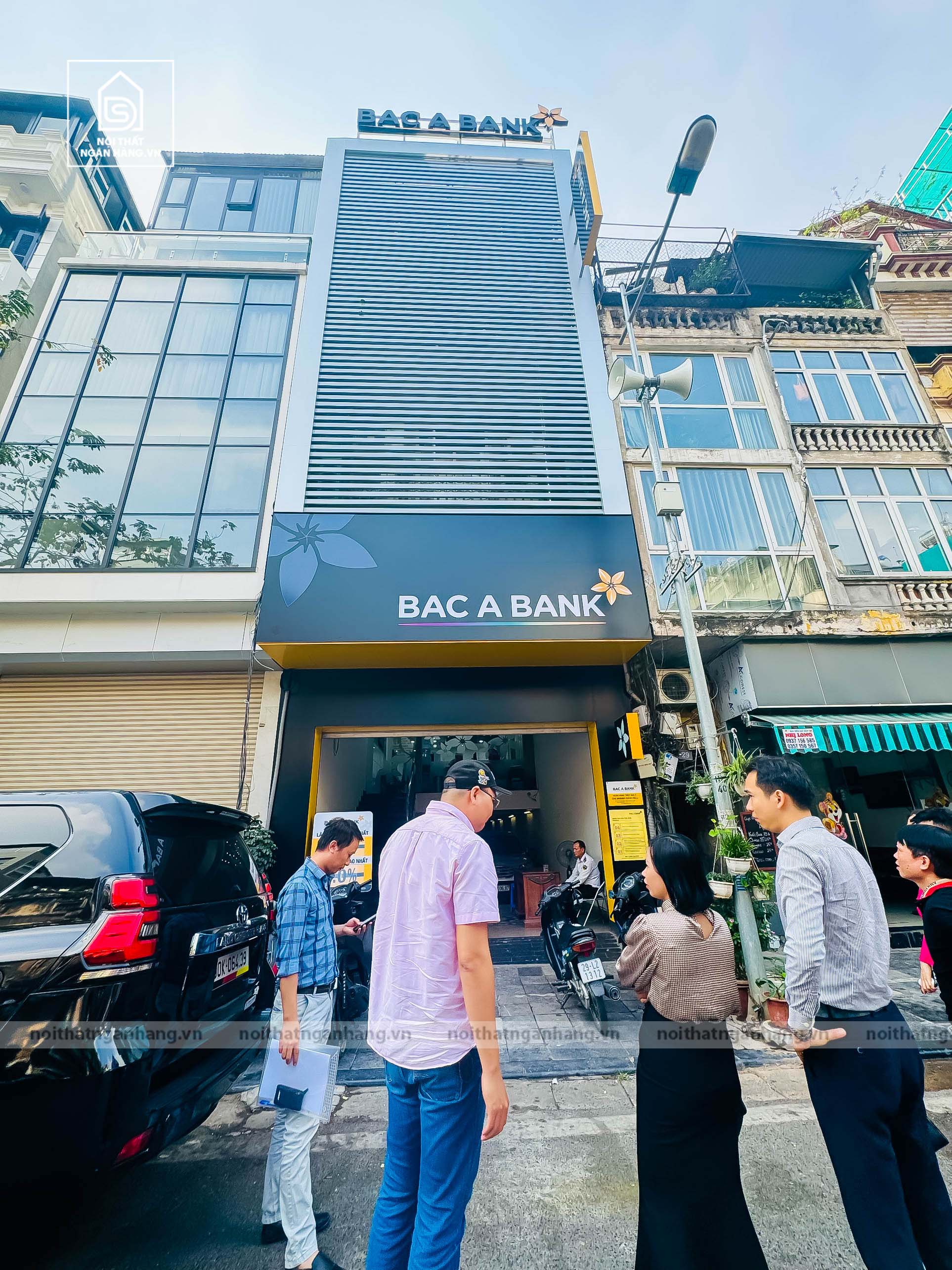 Tiếp nối những thành công trong việc tham gia vào chuỗi cung ứng cho các ngân hàng lớn, noithatnhanhang.vn vinh dự được Bắc Á Bank tin tưởng giao là đơn vị thực hiện tư vấn quy cách và triển khai hệ thống biển bảng nhận diện thương hiệu theo quy cách mới sử dụng vật liệu 3M .