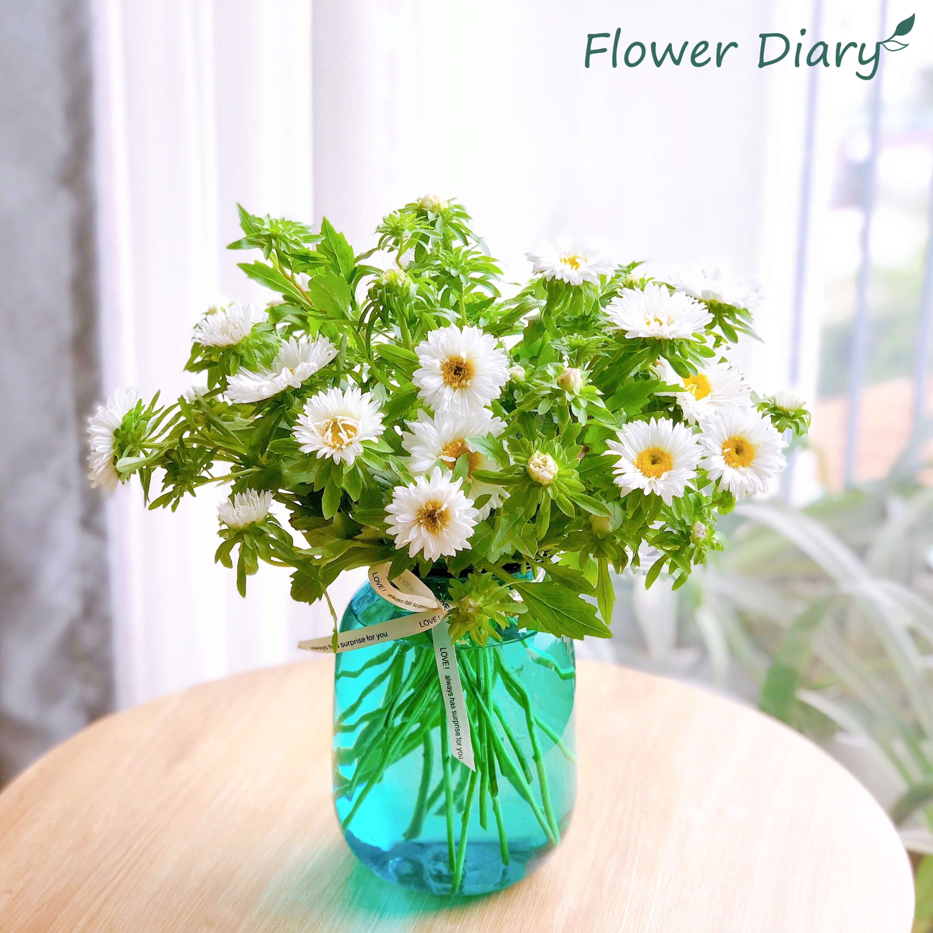 Bình cắm hoa thủy tinh màu M:10cm H:19cm