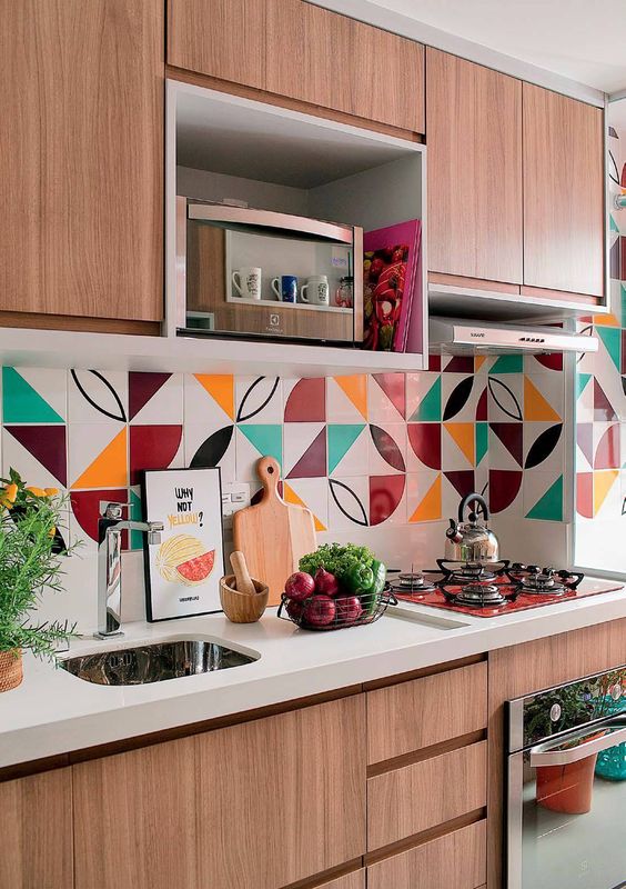 Xu hướng màu sắc decal bếp năm 2024