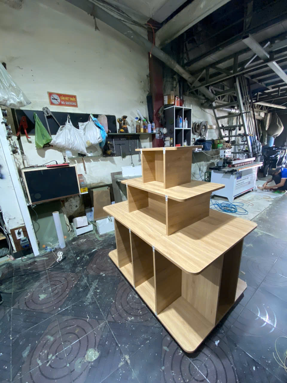 Kệ trưng bày sản phẩm