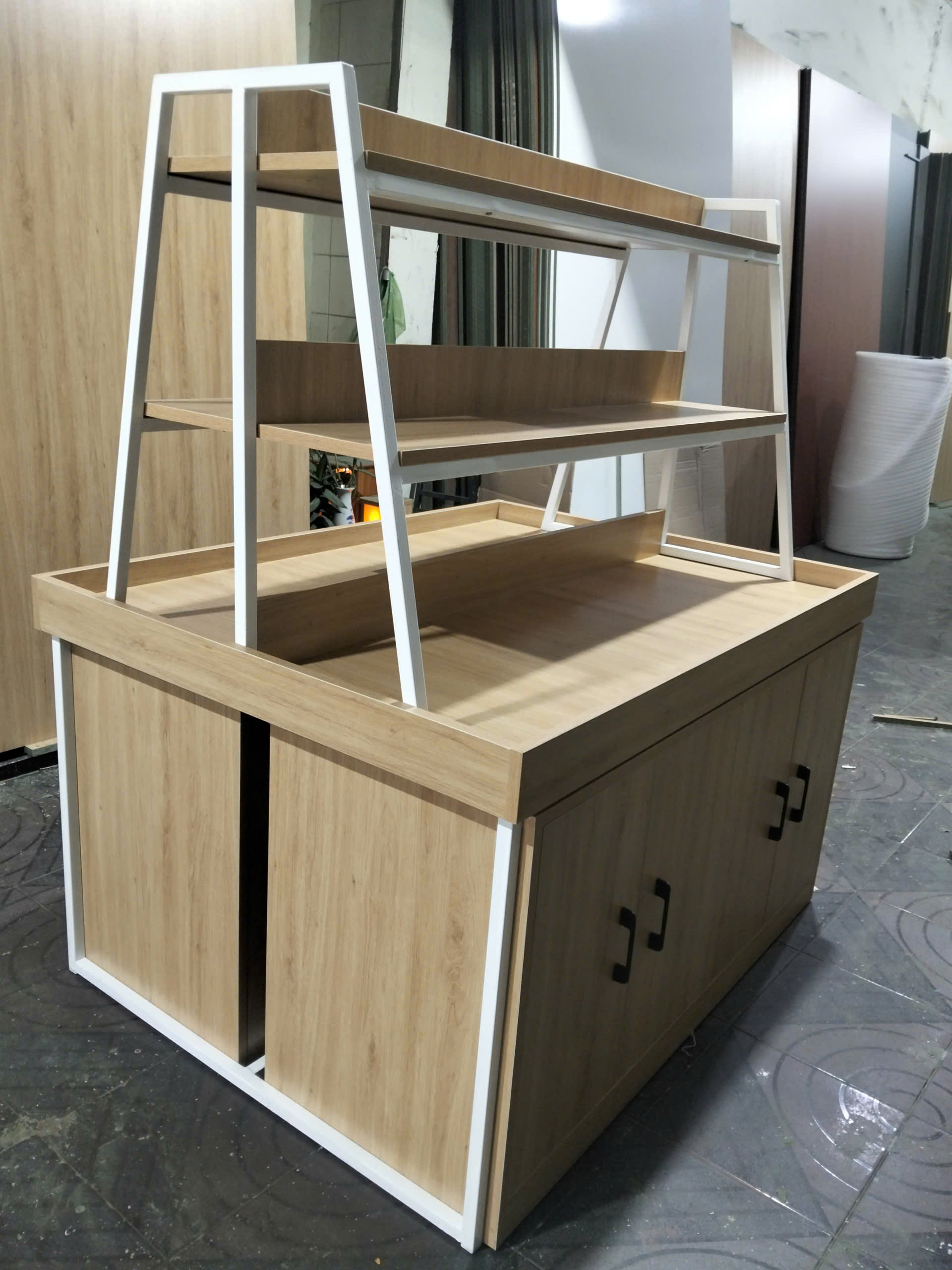 Kệ siêu thị trưng bày sản phẩm