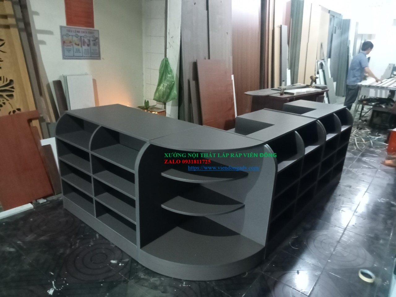 Quầy tiếp tân trưng bày sản phẩm