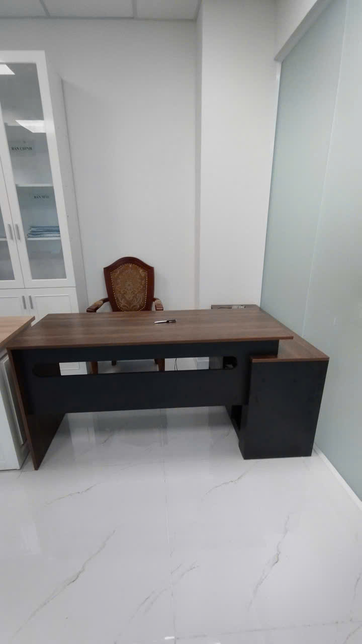 Bàn giám đốc