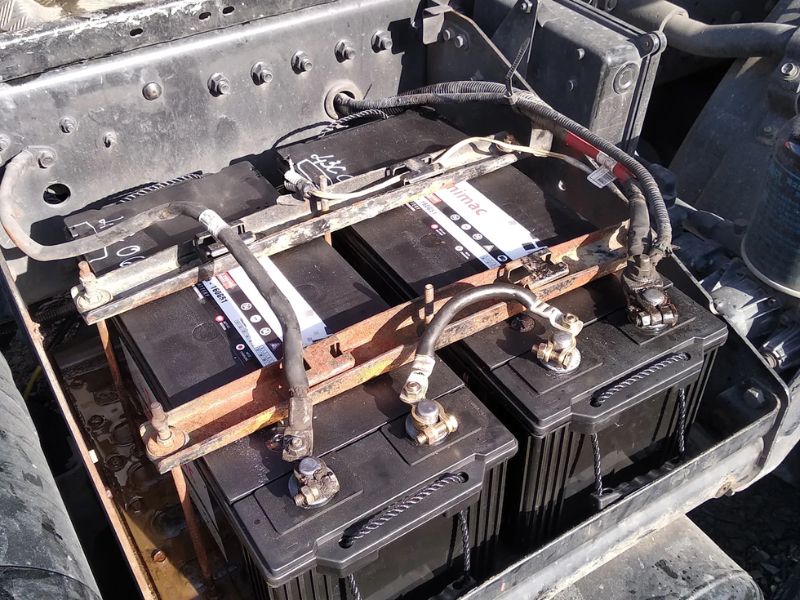 Thay bình ắc quy xe Container Chính Hãng - TOPACQUY