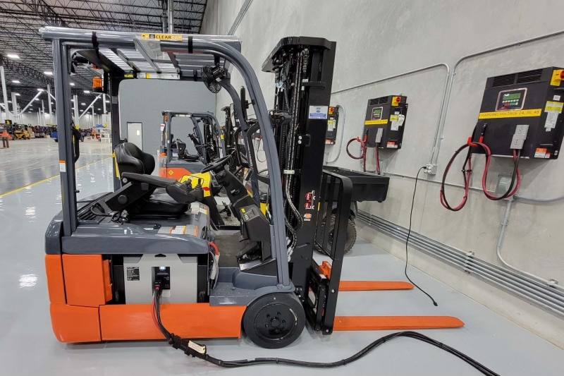 Cách sạc ắc quy xe nâng điện và những quy tắc cần lưu ý