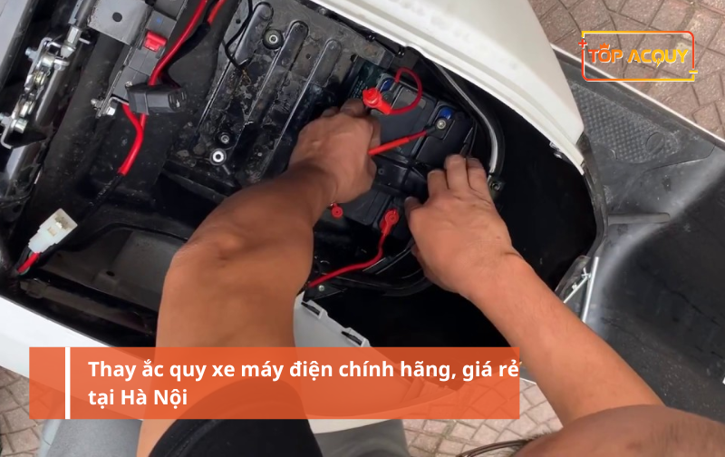 Thay ắc quy xe máy điện chính hãng, giá rẻ tại Hà Nội