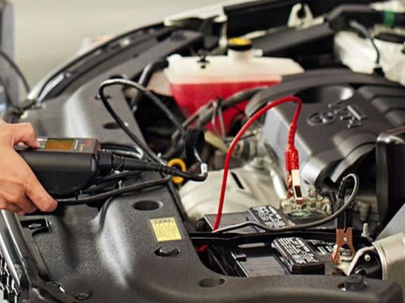 Ắc quy bị chạm mạch - Nguyên nhân và cách khắc phục