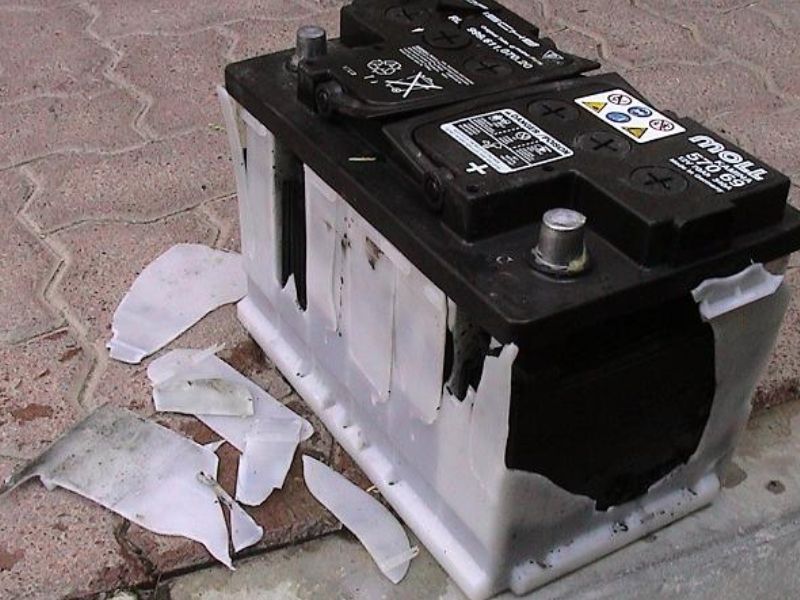 Ắc quy bị sụt áp - Dấu hiệu, nguyên nhân và cách khắc phục