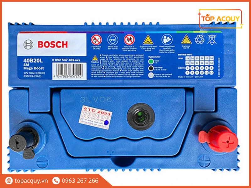 Cận cảnh mặt nắp bình ắc quy Bosch SM Mega Boost 40B20L