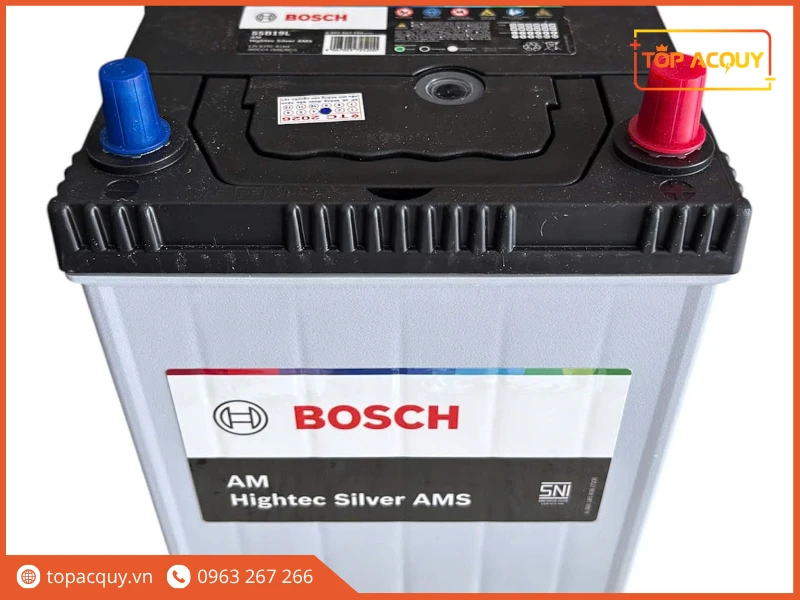 Cận cảnh bình ắc quy ô tô Bosch 55B19L cọc nổi nhỏ