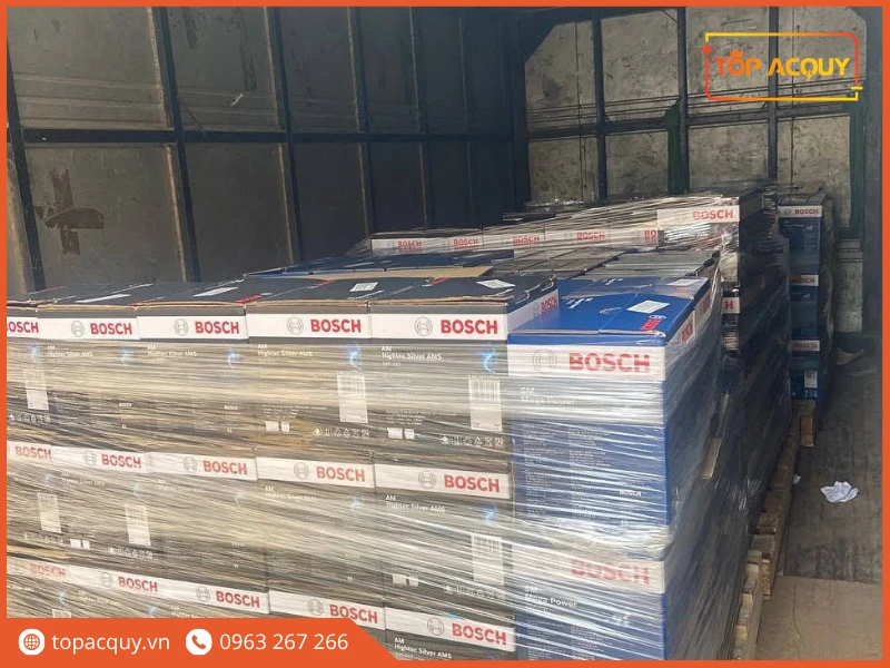 Pallet các lô bình ắc quy ô tô Bosch chính hãng tại kho Topacquy