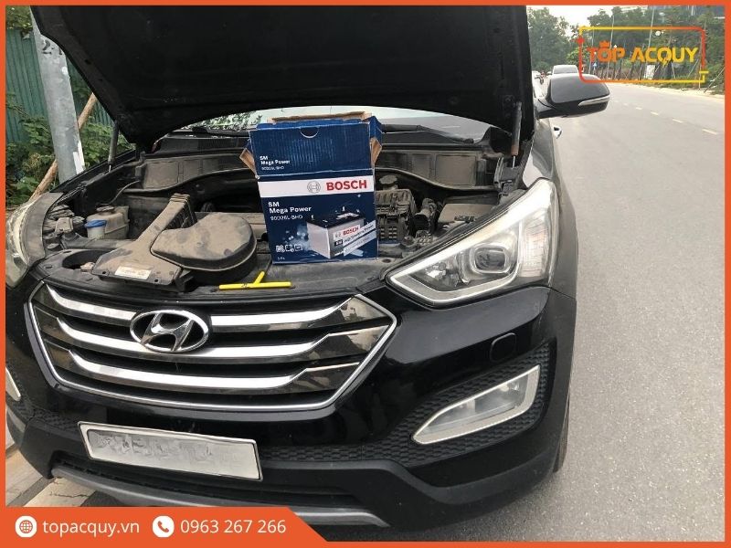 Hộp bình ắc quy Bosch 90D26L chuẩn bị thay cho xe Hyundai