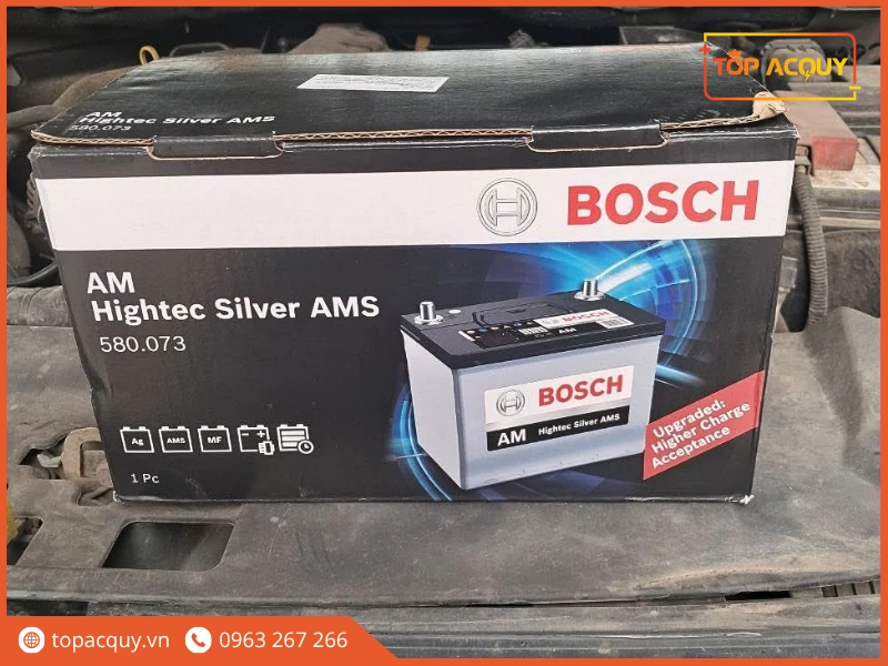 Cận cảnh vỏ hộp ắc quy Bosch AM Hightec Silver AMS 580.073