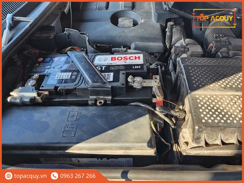 Bình ắc quy Bosch AGM LN4 80Ah lắp hoàn thiện trên xe Mercedes