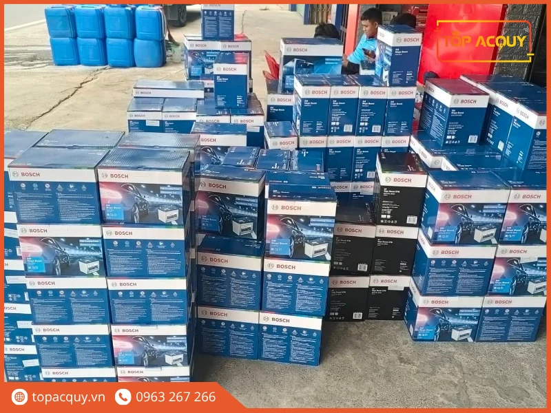 Kho hàng phân phối số lượng lớn ắc quy ô tô Bosch tại Topacquy
