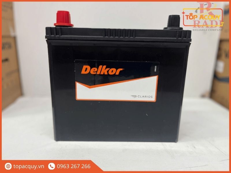 Nguồn cấp phụ trợ 12V 50Ah bền bỉ, phóng điện ổn định từ bình ắc quy khô Delkor 65B24RS cho các dòng xe điện thông minh