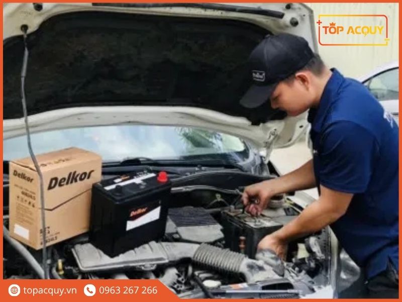 Lắp đặt thực tế ắc quy Delkor DIN110 61038 (L) 12V - 110Ah cho xe ô tô