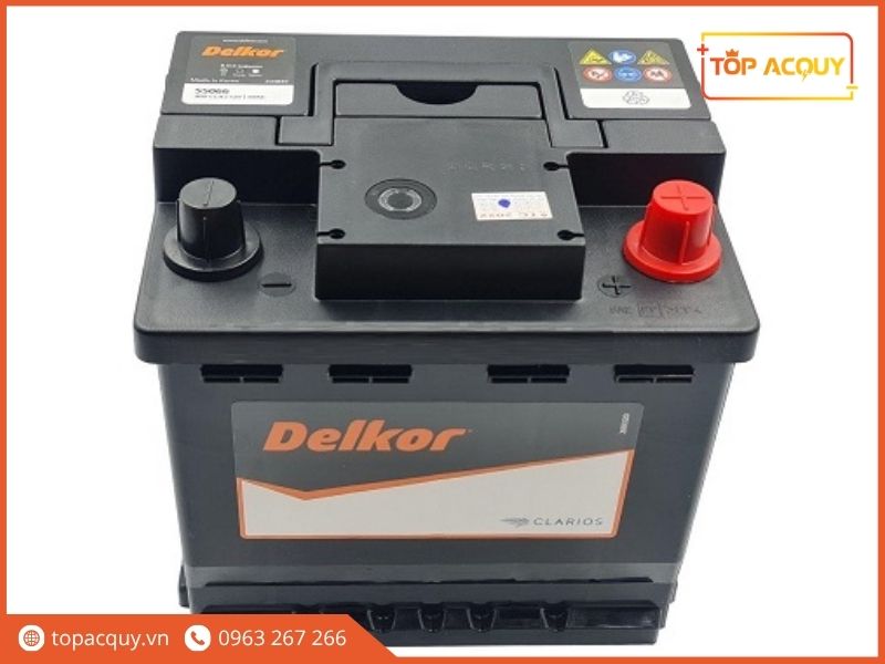 Bình ắc quy ô tô Delkor DIN50 55066 L 12V 50Ah nhập khẩu chính hãng, thiết kế cọc thụt chuẩn DIN với vỏ bình đen chắc chắn