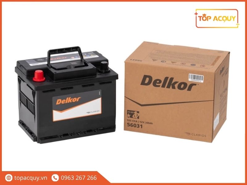 Mặt trước bình ắc quy Delkor DIN60 56031 cọc phải (R) 12V 60Ah với tem thông số sắc nét