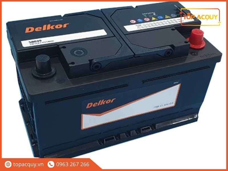Mặt trước hiển thị tem thông số kỹ thuật ắc quy Delkor DIN80 58039 (L) 12V - 80Ah