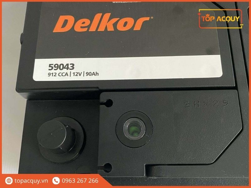 Mắt thần kiểm tra dung lượng điện trên nắp bình Delkor DIN90&nbsp;