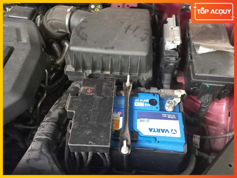 Hình ảnh thực tế ắc quy Varta sau khi lắp đặt hoàn thiện trên xe Ford Territory