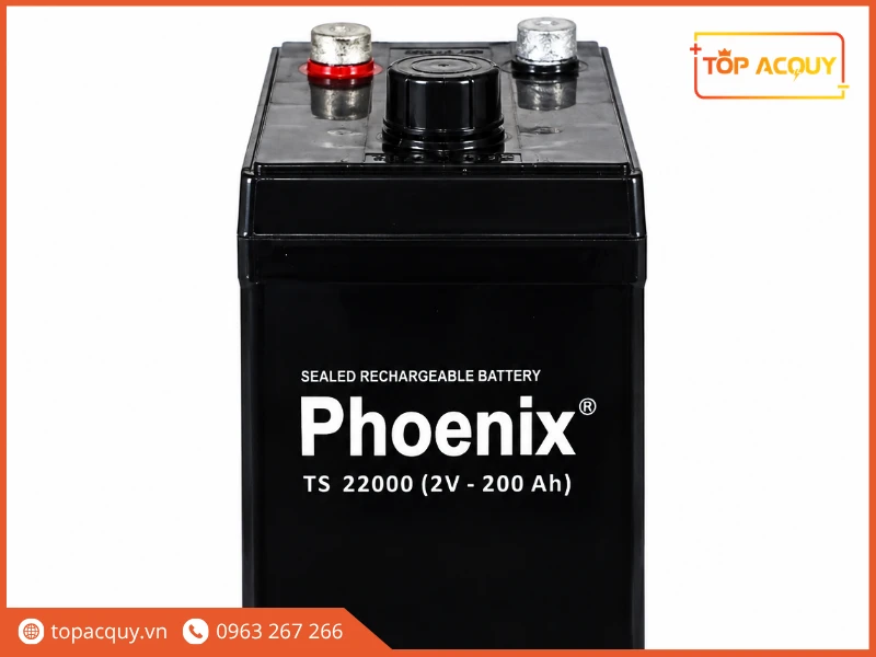 Cận cảnh mặt nắp và cọc ren âm bình ắc quy Phoenix 2V 200Ah