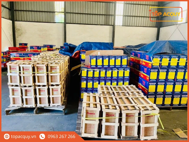 Kho tổng lưu trữ các kiện bình ắc quy Phoenix công nghiệp tại Topacquy