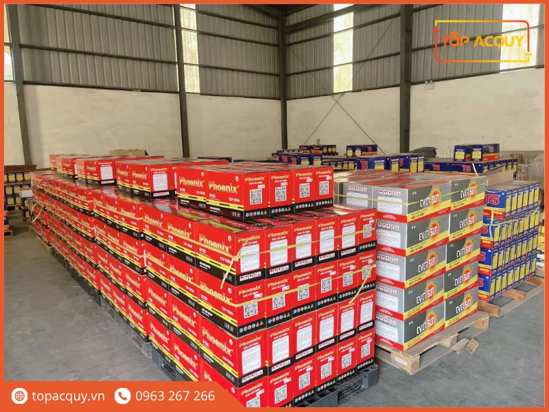 Kho lưu trữ các kiện hàng ắc quy Phoenix chính hãng tại tổng kho
