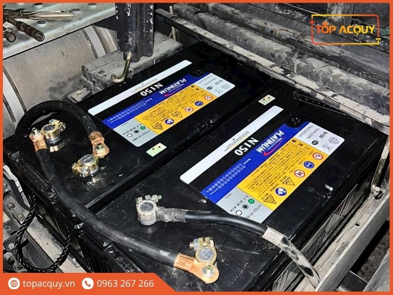 Lắp đặt hoàn thiện cặp bình ắc quy Platinum N150 đấu nối tiếp 24V trên khung sườn xe tải nặng