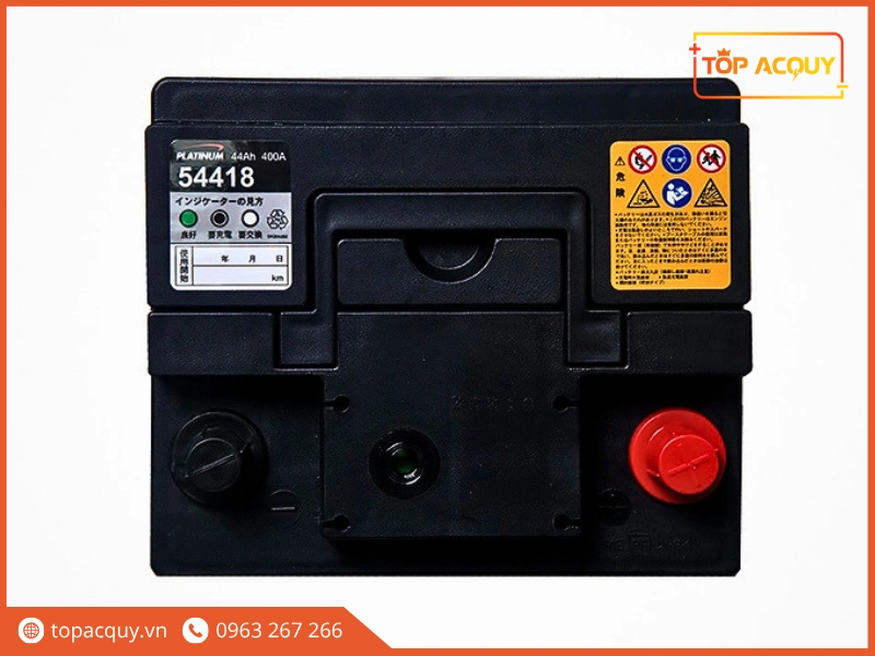 Mặt trên bình ắc quy Platinum 54418 12V 44Ah có mắt thần và hai đầu cọc