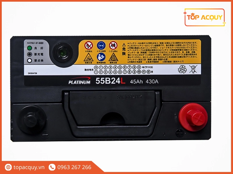Mặt nắp trên bình ắc quy Platinum 55B24L 45Ah hiển thị mắt thần và cọc nhỏ JIS
