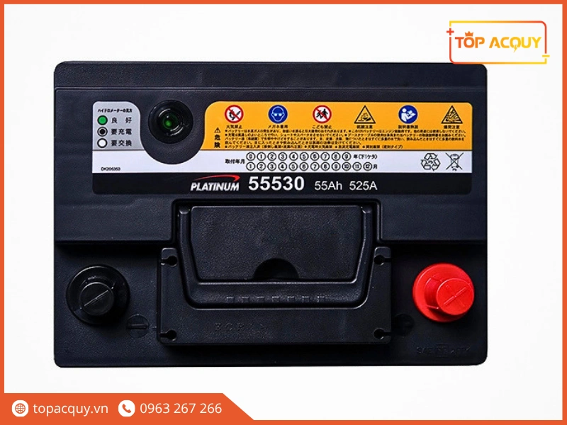 Mặt trên bình ắc quy Platinum 55530 12V 55Ah có mắt thần và hai đầu cọc