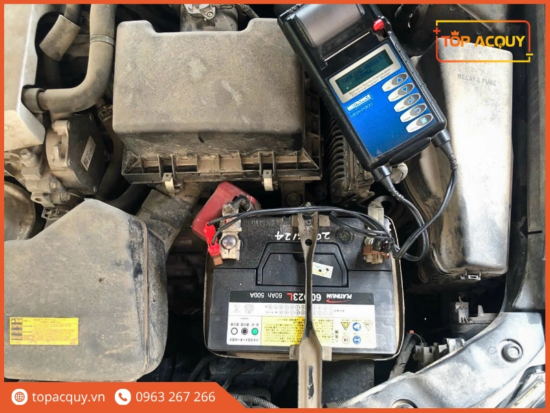 Đo kiểm tra tình trạng dòng phóng thực tế của bình bằng máy phân tích chuyên dụng Midtronics