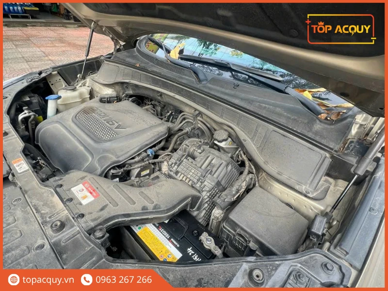 Lắp đặt hoàn thiện ắc quy Platinum 105D31L trong khoang máy ô tô