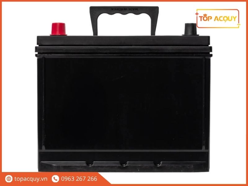 Khung thân nhựa dẻo chịu nhiệt cao và hệ thống quai nâng tiện lợi cho quá trình vận chuyển bình Solite 70Ah
