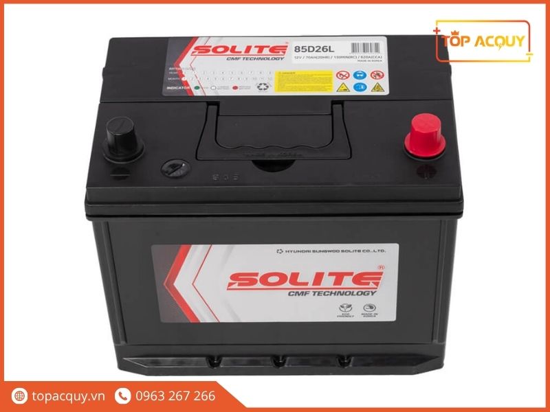 Chi tiết cấu tạo mặt nắp bình ắc quy Solite 85D26 dung lượng 70Ah với tay gấp gọn gàng và mắt thần chỉ thị