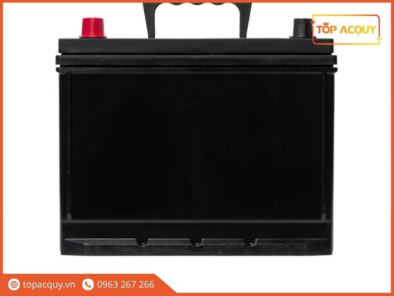 Mặt lưng nhựa chịu nhiệt cao cấp và quai cầm di chuyển tiện lợi của ắc quy Solite CMF85D26R