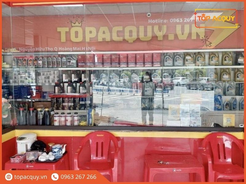 Điểm dịch vụ TOPACQUY chuyên nghiệp với đầy đủ phụ tùng bảo dưỡng và ắc quy chính hãng
