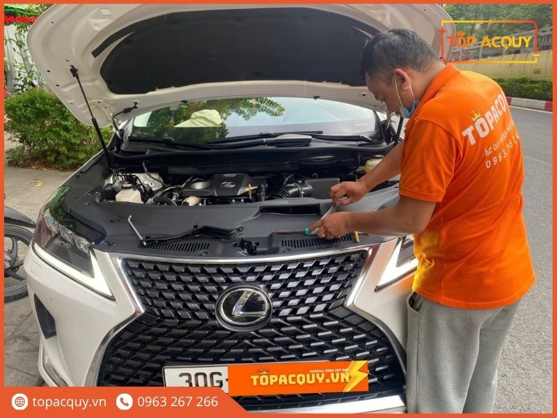 Dịch vụ kiểm tra và thay mới bình ắc quy tận nơi chuyên nghiệp cho dòng xe hơi