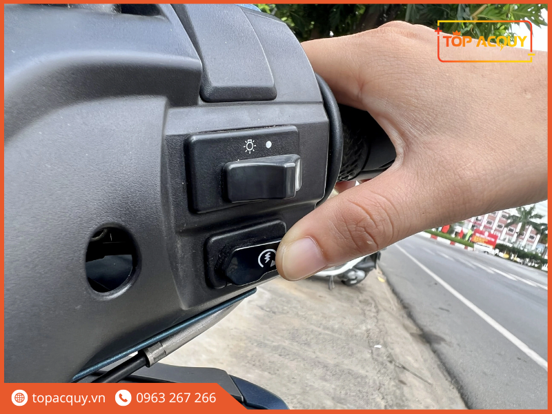 Dấu hiệu cho thấy xe máy cần kích bình ắc quy