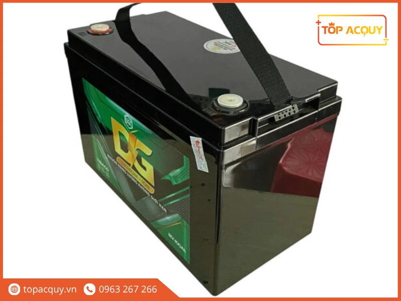 Thiết kế cọc ren M8 bằng đồng và quai xách pin Lithium 12V
