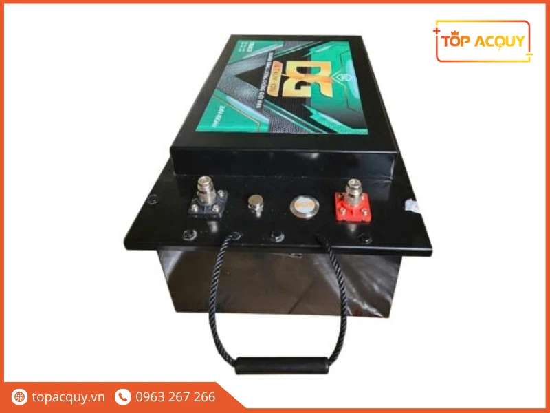 Thiết kế cọc ren M8 và quai xách trợ lực pin Lithium 24V 160Ah