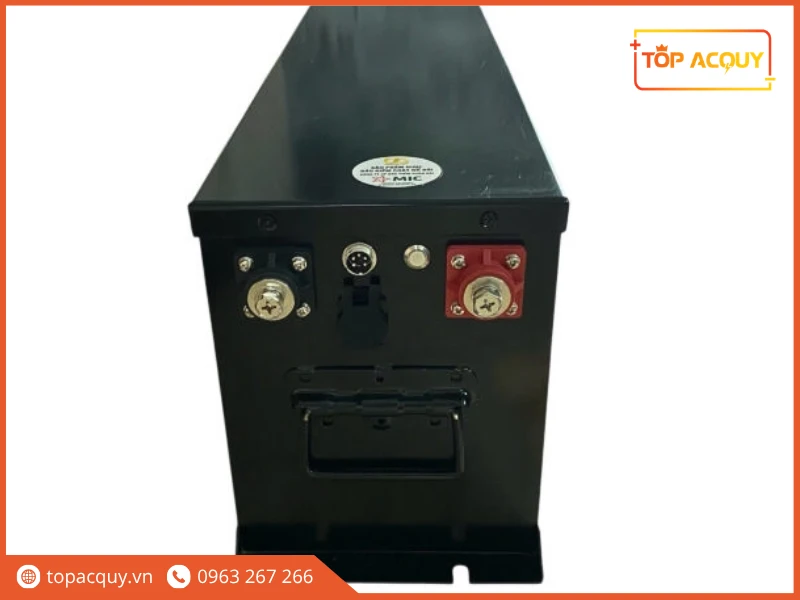 Mặt đầu hồi cọc ren M8 bằng đồng và quai xách pin Lithium 48V