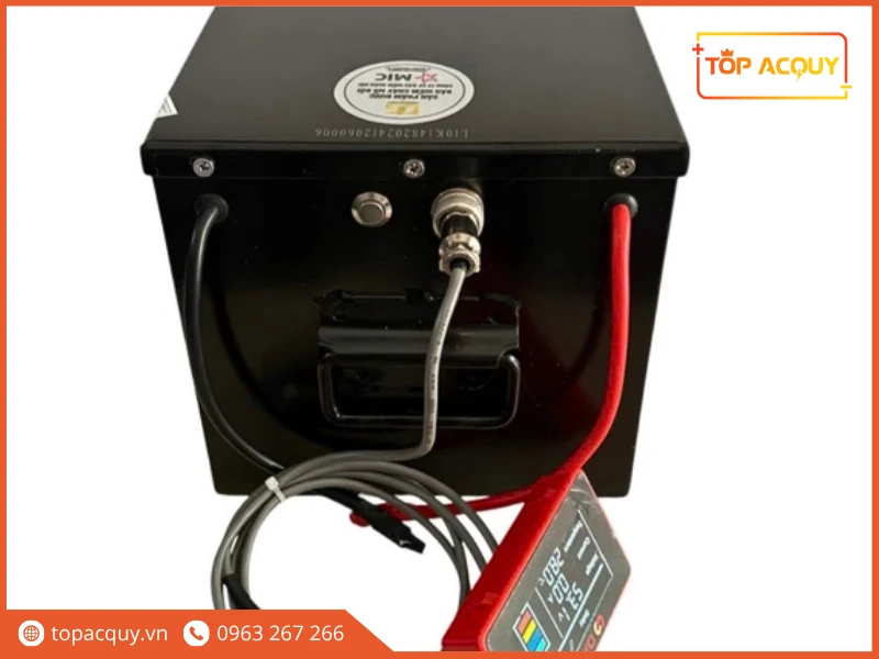Đo kiểm điện áp thực tế 53.1V của pin Lithium 48V bằng máy Daly